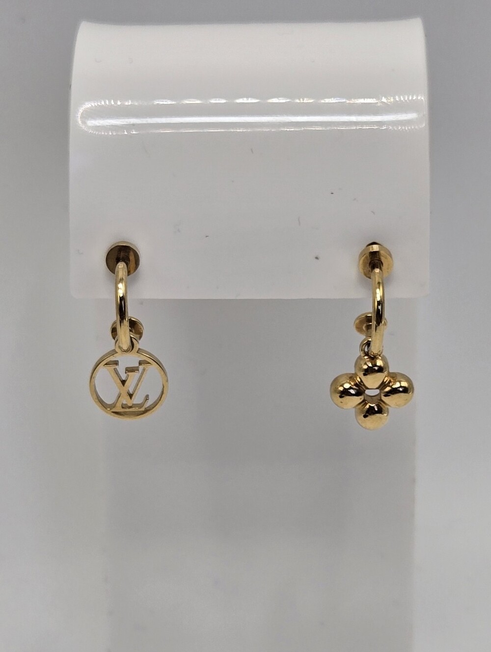 #118 - Louis Vuitton Earrings Blooming M64859 Monogram Flower LV Circle Gold